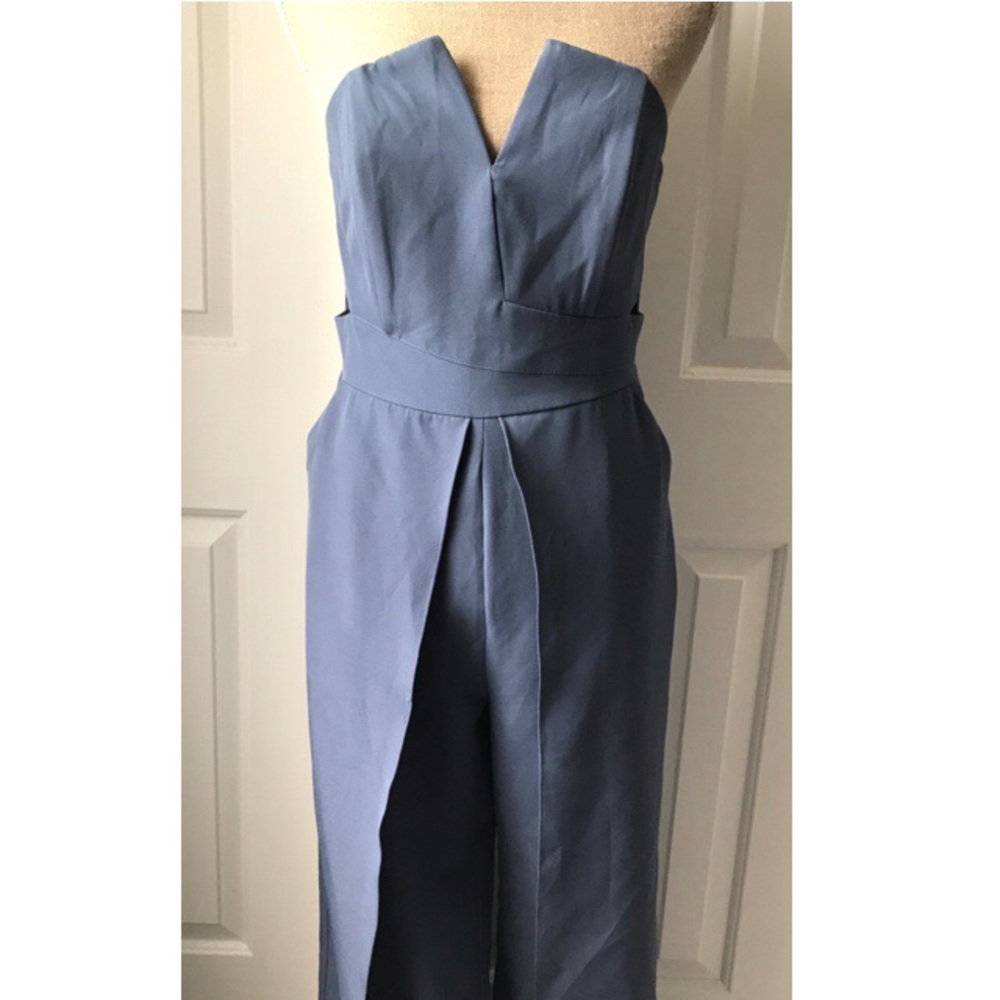 Slip leg romper with pockets in blue